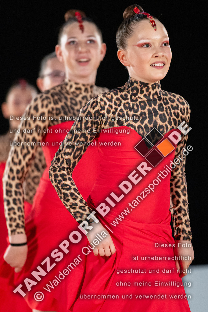 20250504-01035 | Hier finden Sie Tanz Bilder vom Latein und Standard Formationen tanzen. Sportbilder vom Tanzsport. Schöne Fotos und von Weltmeisterschaft, Europameisterschaft, Bundesliga, Regionalliga, Oberliga und Landesliga sowie von GOC Stuttgart, DanceComp, WM Bremen