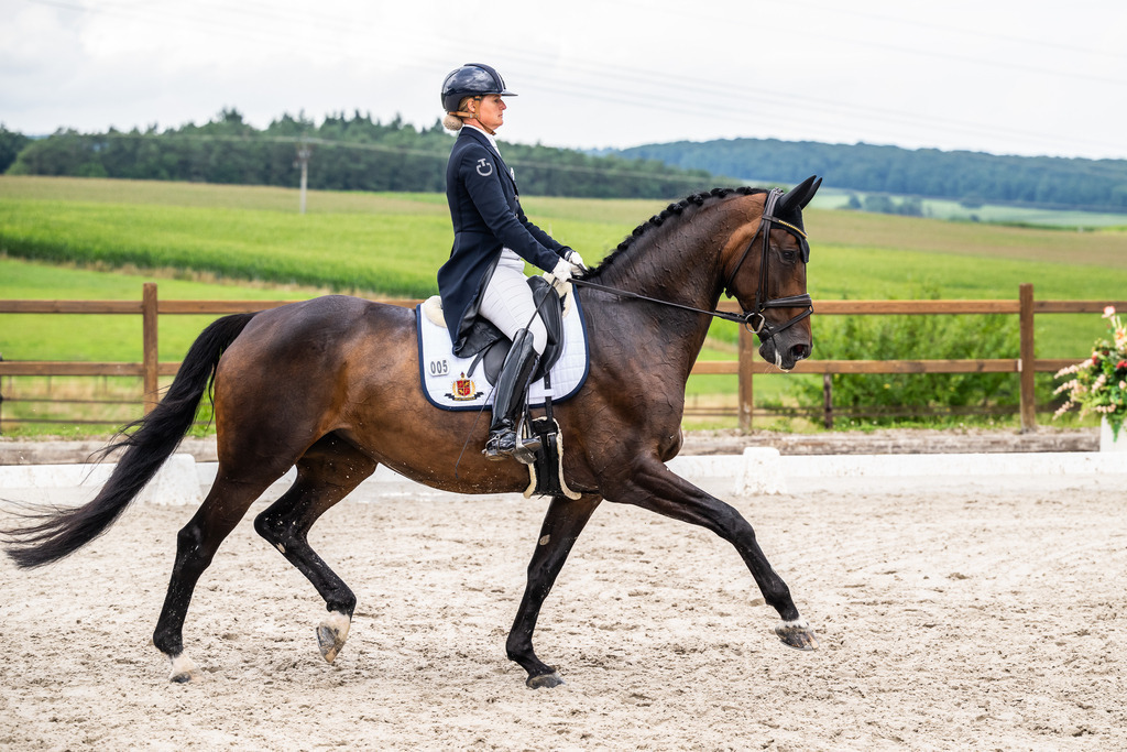 Luxembourg Dressage Championship 2025 - Senior League B | Luxembourg Dressage Championship 2025 - Kristine Møller-Engel on Bon Gregoria - Realisiert mit Pictrs.com