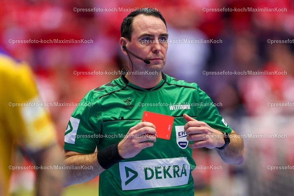 EHF16012601142 | 16.01.2026, Handball, Men's EHF EURO 2026, Portugal - Rumänien, Jyske Bank Boxen in Herning, Dänemark, Preliminary Round: Platzverweis und Rote Karte für  Miguel Jose Soares Neves (Portugal #20) 