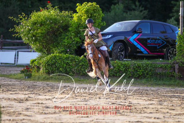 DKP45233 | Turnierfotos kaufen im Webshop von Daniel Kuhl Photography – entdecke professionelle Reitsportfotos aus Turnieren & Events. Hochwertige Turnierbilder online bestellen & sichern. Jetzt Fotos von Reitsportturnieren kaufen!
