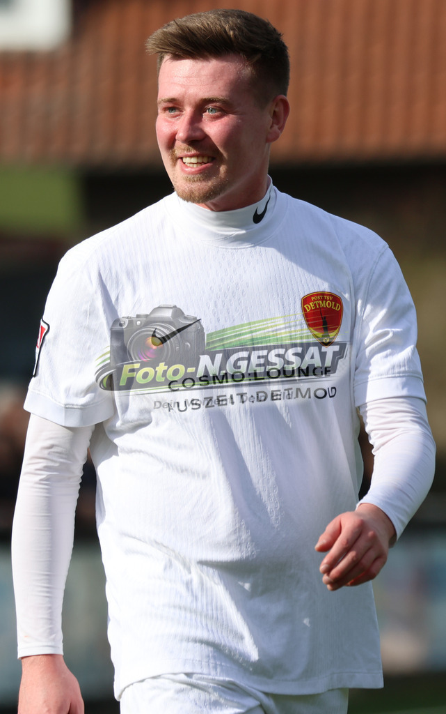 FC RW Kirchlengern - Post TSV Detmold | Auf dem Bild zu sehen: Weiß Post TSV Detmold: Thomas Stirz FC RW Kirchlengern, Post TSV Detmold, Saison 25/26, Landesliga, Deutschland - Realisiert mit Pictrs.com