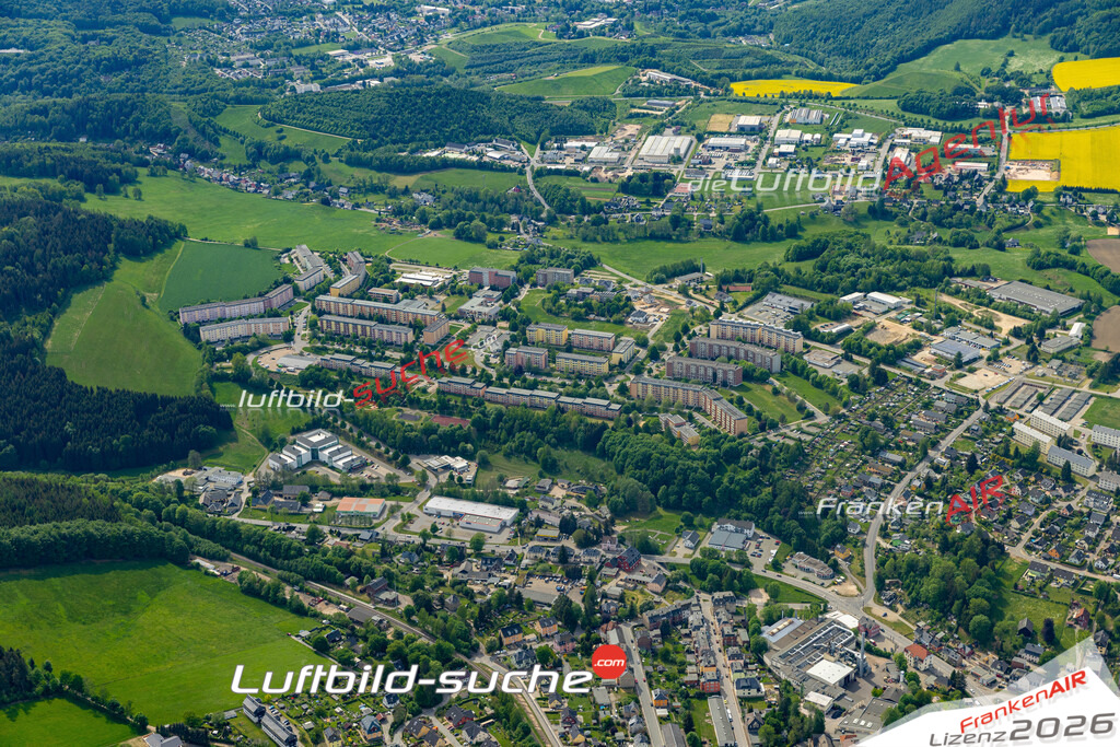 Die Luftaufnahme Niederlößnitz - Lößnitz wurde 2022 vom Flugzeug aus (keine Drohne) erstellt. Hohe Auflösung -für große Poster und Wandbilder geeignet - Garantiert!