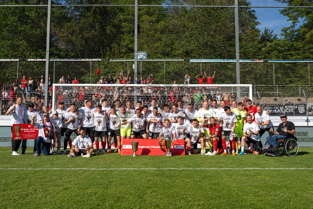 Stuttgarter Kickers vs. SG Sonnenhof Großaspach, Fussball, WFV-Pokal, Finale, 23.05.2026 | Siegerbild mit Fans,Stuttgarter Kickers vs. SG Sonnenhof Großaspach, Fussball, WFV-Pokal, Finale, 23.05.2026