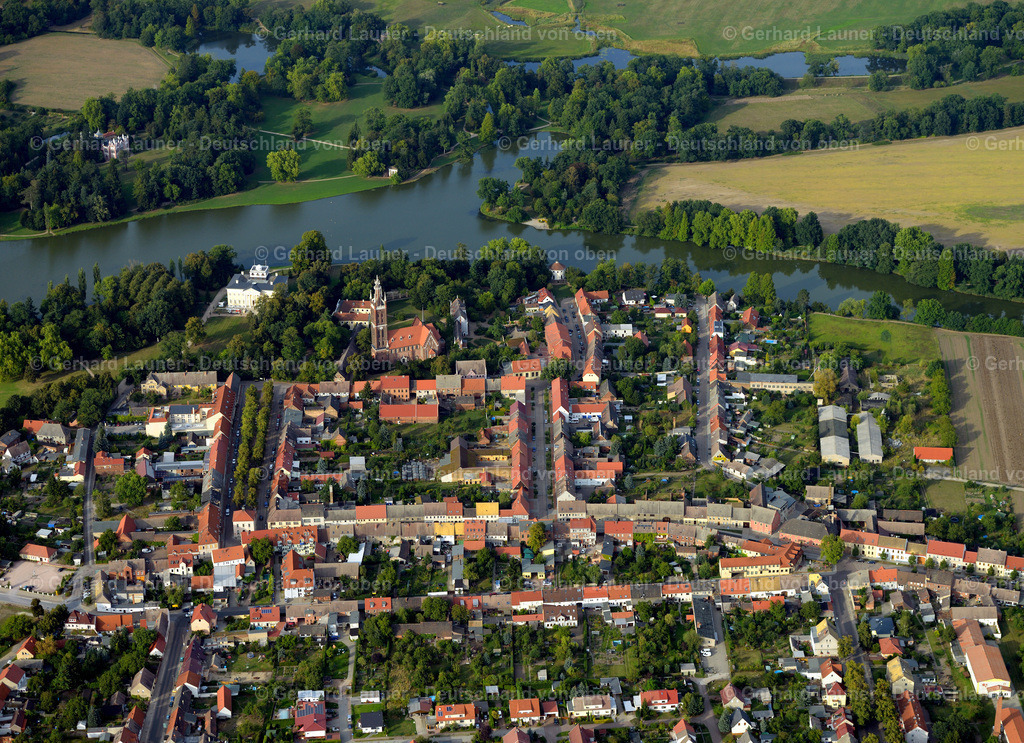 3293822 | WöRLITZ 2012 Stadtansicht des Innenstadtbereiches an den Uferbereichen " Krägergraben - Wörlitzer See " in Wörlitz im Bundesland Sachsen-Anhalt, Deutschland. // City view of the downtown area on the shore areas " Kraegergraben - Woerlitzer See " in Woerlitz in the state Saxony-Anhalt, Germany. Foto: Gerhard Launer
