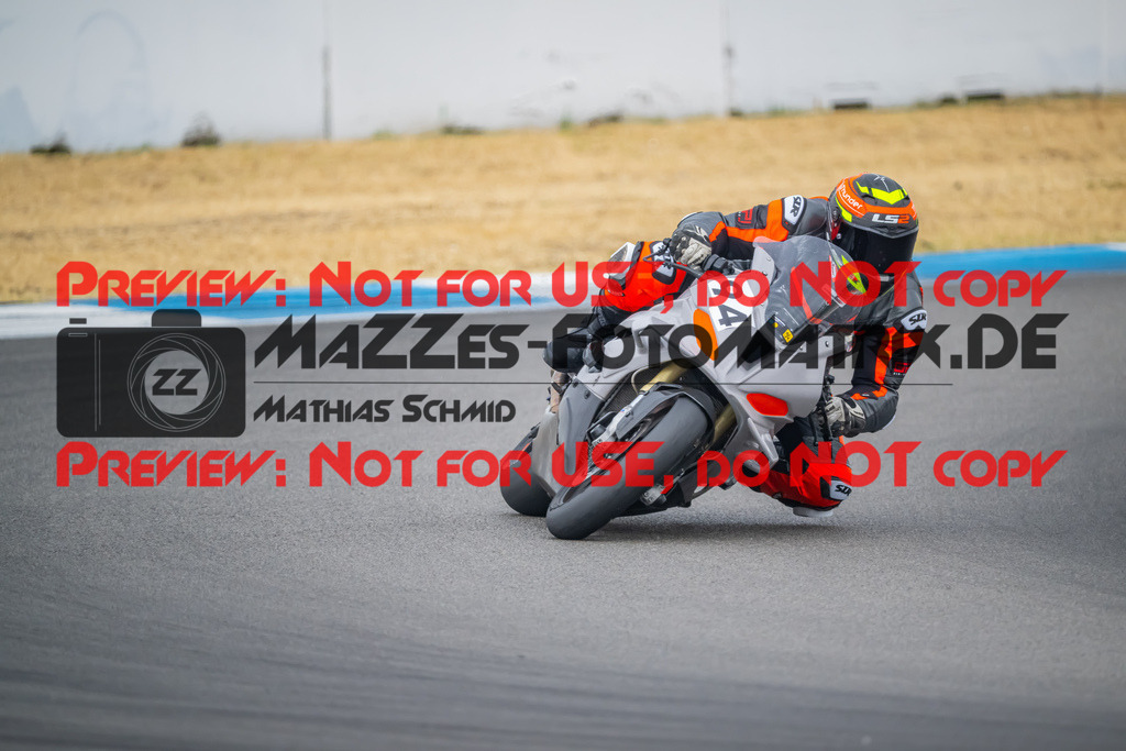 MaZZes-Fotomatrix-20260809-581813 | R1