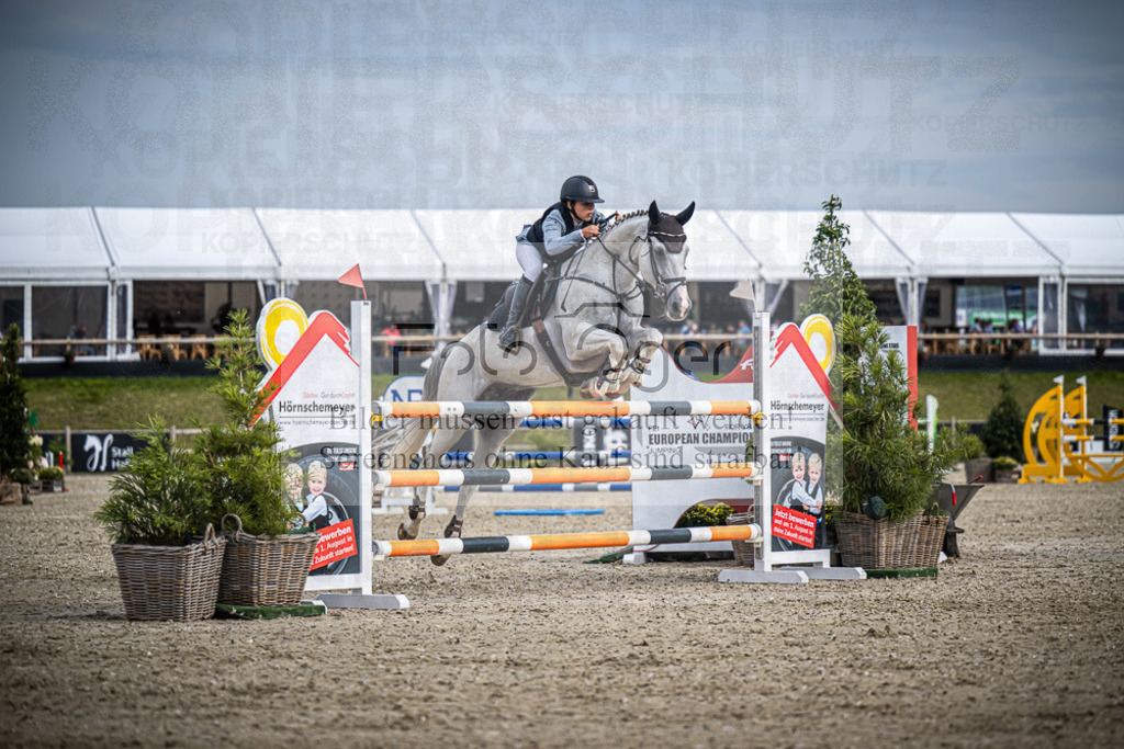 DOS_4272 | Entdecke hochwertige Reitturnierfotos von Foto Oger. Professionell, emotional und authentisch – jetzt Lieblingsmomente im Shop bestellen.Deutschlandweite Turnierfotografie. - Realisiert mit Pictrs.com