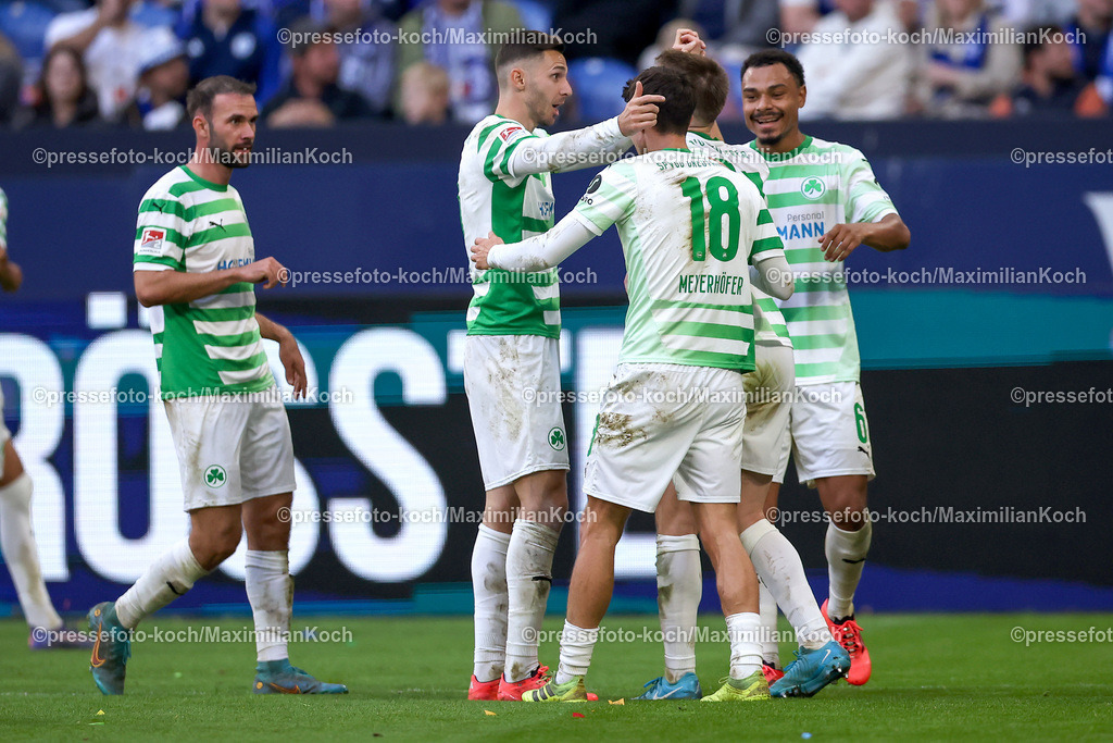 Schalke26102401063 | 26.10.2024, Fußball, FC Schalke 04 - SpVgg Greuther Fürth, 2. Fußball Bundesliga, Veltins-Arena Gelsenkirchen, Saison 2024 2025: Torjubel nach dem 4:1 durch Noel Futkeu (Greuther Fürth #9)DFB regulations prohibit any use of photographs as image sequences and or quasi-video.