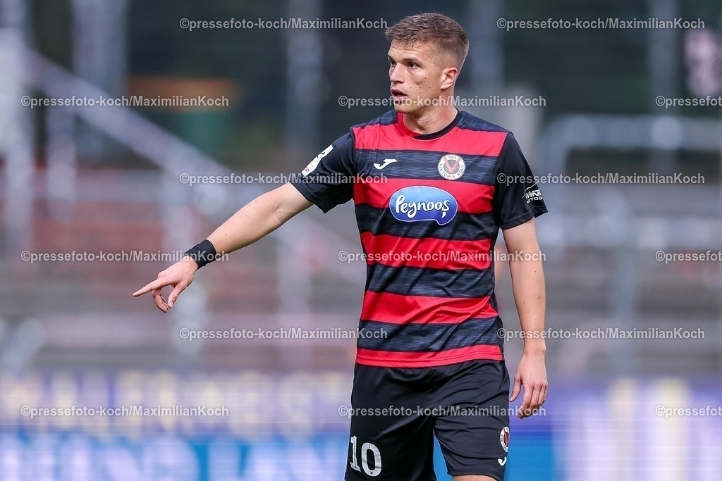 FCVK16092501024 | 16.09.2025, Fußball, FC Viktoria Köln – TSG 1899 Hoffenheim II, 3.Liga, Sportpark Höhenberg, Saison 2025 2026: David Otto (Viktoria Koeln #10) gestikulierend  DFB regulations prohibit any use of photographs as image sequences and or quasi-video.