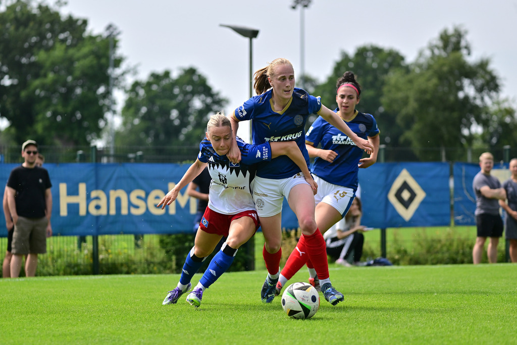Fußball I Frauen I Saison 2025-2026 I Testspiel I Hamburger SV - Holstein Kiel | Der Sportfotograf. - Realisiert mit Pictrs.com