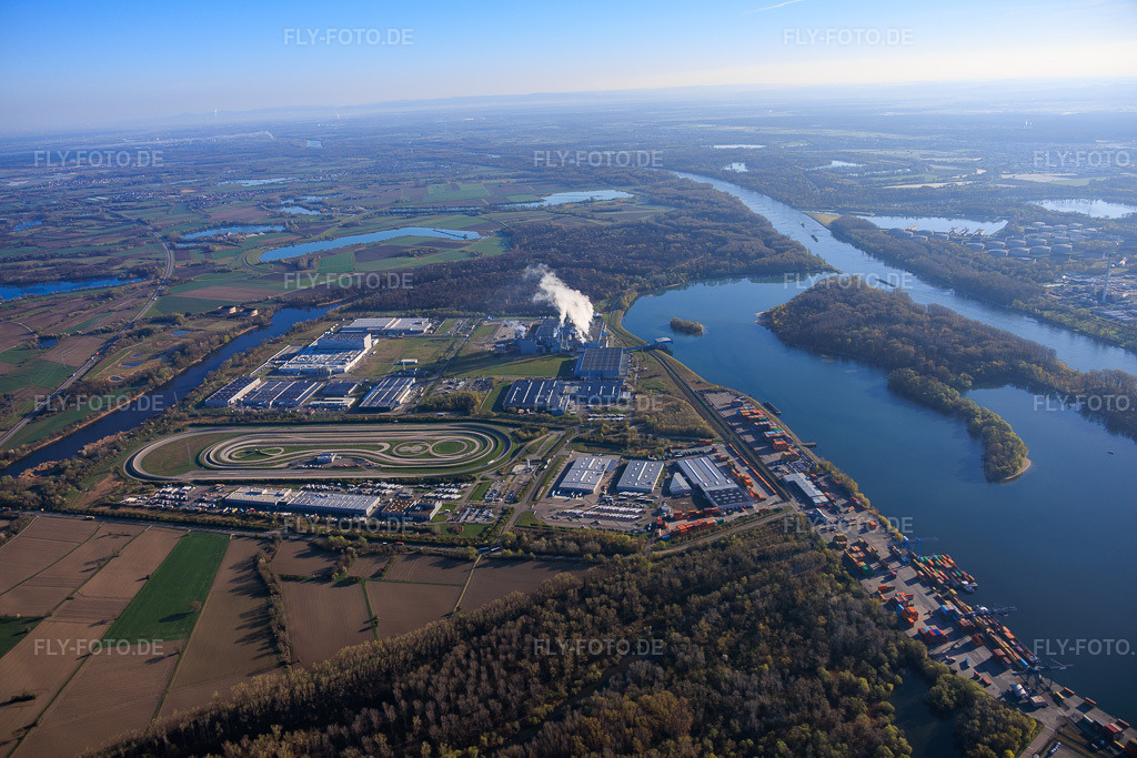 Luftbild: Industriegebiet Wörth-Oberwald aus Süden am Landeshafen in Wörth am Rhein im Bundesland Rheinland-Pfalz in Deutschland. Foto: IMG_153884.jpg vom 02.04.2026 durch Werner Riehm/FLY-FOTO.deAuflösung des Originals: 6000 x 4000 px