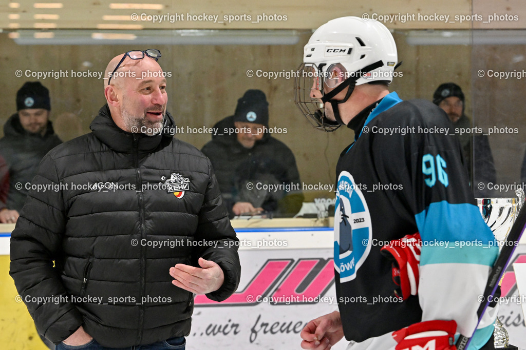 Lendhafen Seelöwen vs. Spartans Althofen | Vizepräsident KEHV Herbert Hohenberger, #96 Kasper Peter Lendhafen Seelöwen, Lendhafen Seelöwen vs. Spartans Althofen, Lendhafen Seelöwen vs. Spartans Althofen am 14.02.2025 in Ferlach (HTC Eishalle Ferlach), Austria, (Photo by Bernd Stefan)