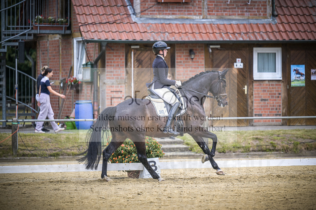 DOS_1596 | Entdecke hochwertige Reitturnierfotos von Foto Oger. Professionell, emotional und authentisch – jetzt Lieblingsmomente im Shop bestellen.Deutschlandweite Turnierfotografie. - Realisiert mit Pictrs.com