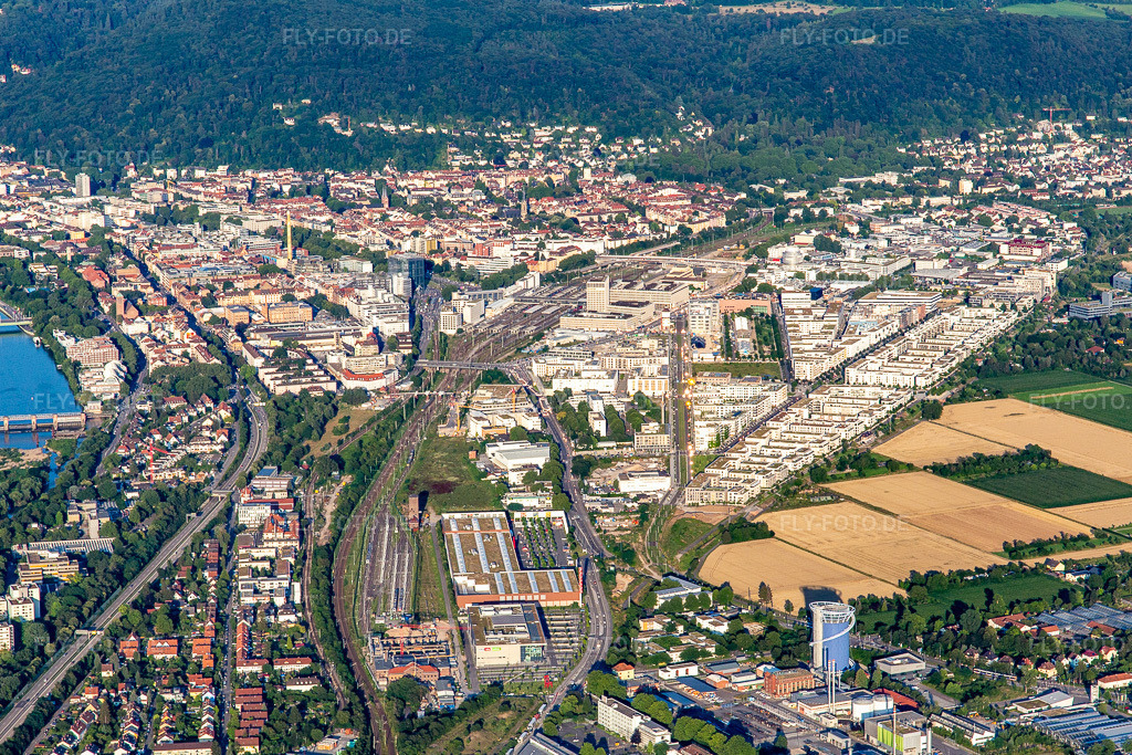 Luftbild: Ortsansicht von Westen im Ortsteil Bahnstadt in Heidelberg im Bundesland Baden-Württemberg in Deutschland. Foto: IMG_142591.jpg vom 18.07.2024 durch Werner Riehm/FLY-FOTO.de