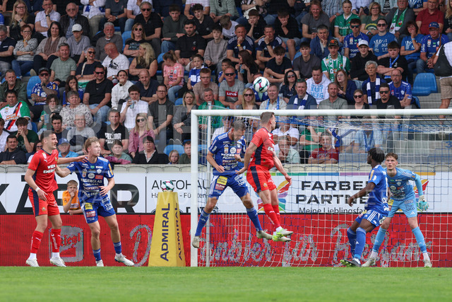 TSV Egger Glas Hartberg vs SK Rapid Wien – Championship Group    | Hartberg, Austria, 19.Apr.26 - SOCCER - ADMIRAL Bundesliga, TSV Egger Glas Hartberg vs SK Rapid Wien. The image shows game action. 