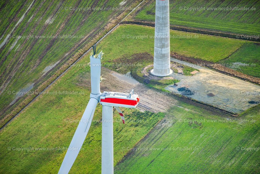 Alfstedt_Rotenburg_Wümme_Windrad_Rotorbruch_ELS_5001040223 | EBERSDORF 04.02.2023 Havarierte WEA Windkraftanlage mit abgerissenen Rotorblatt in Alfstedt im Bundesland Niedersachsen, Deutschland. Weiterführende Informationen bei: Energiekontor AG. // Damaged WEA wind turbine with a torn off rotor blade in Alfstedt in the state Lower Saxony, Germany. Further information at: Energiekontor AG. Foto: Martin Elsen