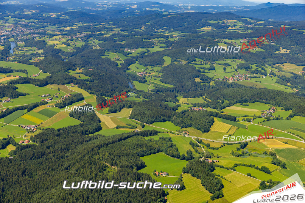 Aktuelles Luftbild von Altnußberg Geiersthal - Die Luftaufnahme wurde 2022 mittels UL-Flugzeug erstellt ( keine Drohne ) - hochauflösende Kamera-Systeme von  Canon -Beste Qualität - Für grossformatige Ausdrucke geeignet. Die Geschenkidee !