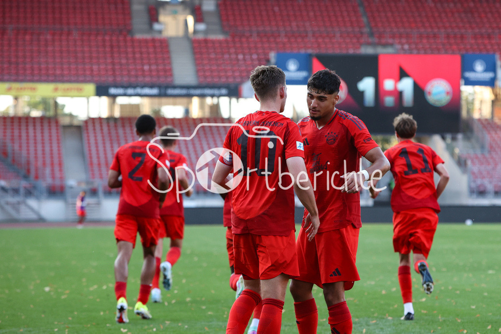1. FC Nürnberg II - FC Bayern Amateure | Jubel nach dem Treffer zum 1-1 durch Timo Kern (FCB #10) / Treffer / Freude / Torschuezte