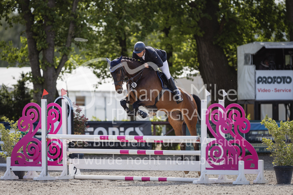 230516_Mühlen_02SprPf-A-265 | Deine schönsten Turniermomente als professionelle Fotos! Entdecke hochwertige Pferdesport-Fotografie im Online-Shop. Jetzt Fotos finden & bestellen!