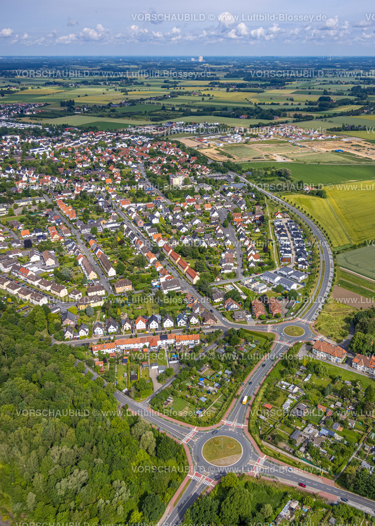 Soest220600391 | Luftbild, Umgehungsstraße und Radwege, zwei Kreisverkehre am Naugardenring, Soest, Soester Boerde, Nordrhein-Westfalen, Deutschland