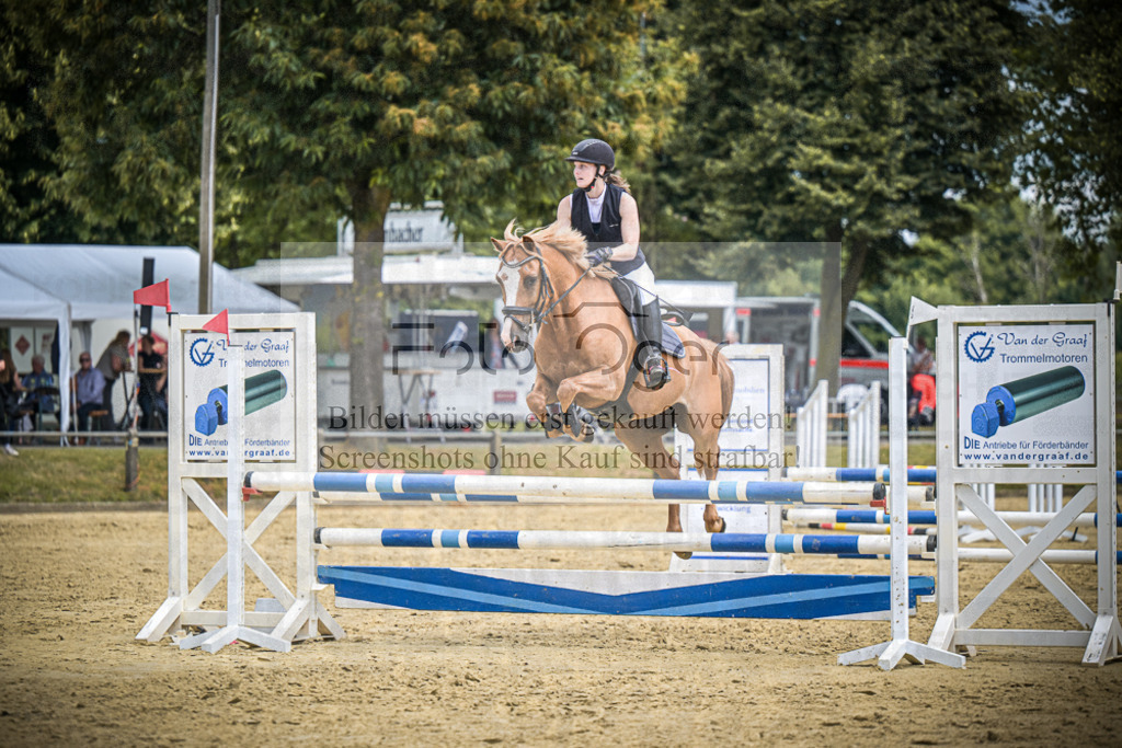 DOS_7618 | Entdecke hochwertige Reitturnierfotos von Foto Oger. Professionell, emotional und authentisch – jetzt Lieblingsmomente im Shop bestellen.Deutschlandweite Turnierfotografie. - Realisiert mit Pictrs.com