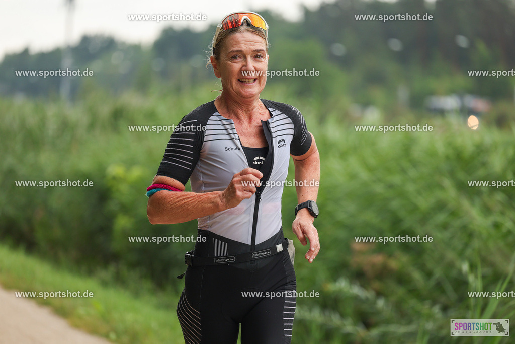 LUR_1885 | 34. M-net Erlanger Triathlon 2025 #erlangertriathlon  #mnettriathlon2025 #mnettriathlon #team #olympischedistanz #mitteldistanz #triathlon #maindonaukanal  #erlangertriathlon2025 #yourpictrs #tv1848 #tv1848erlangen  #triathlonbayern #sportinerlangen #demsportverbunden #sportshot_your_pictrs Copyright: www.sportshot.de