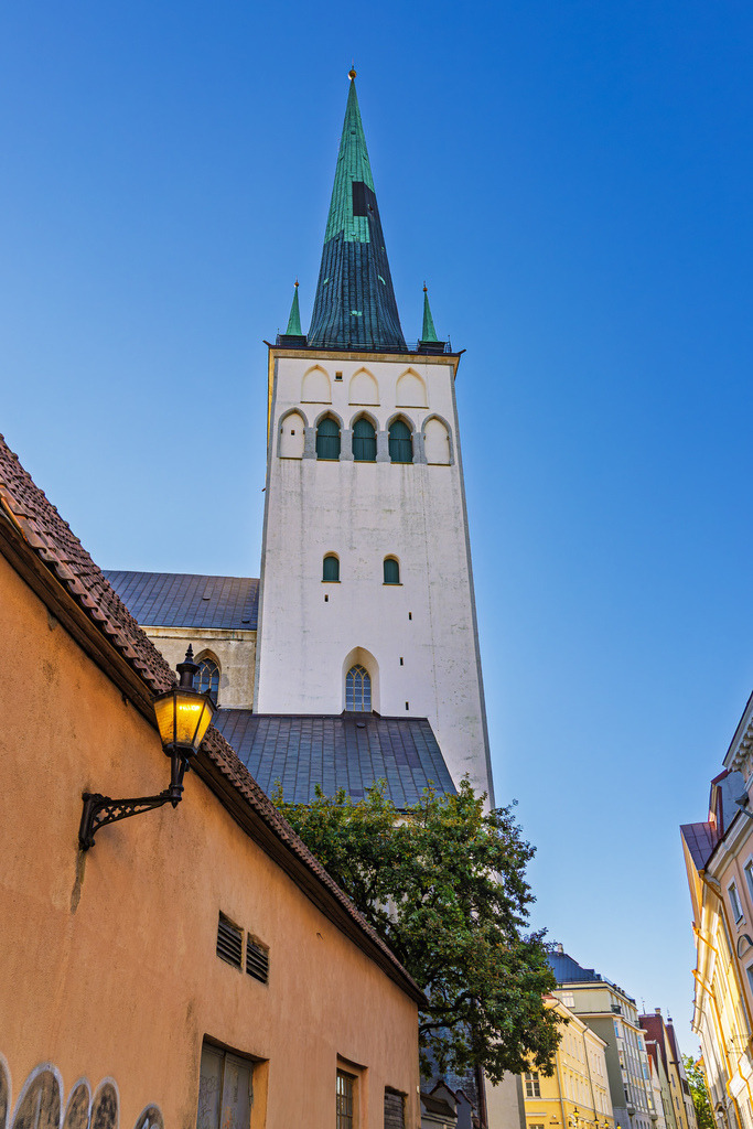 Blick auf die Olaikirche in der Altstadt von Tallinn, Estland | Blick auf die Olaikirche in der Altstadt von Tallinn, Estland.