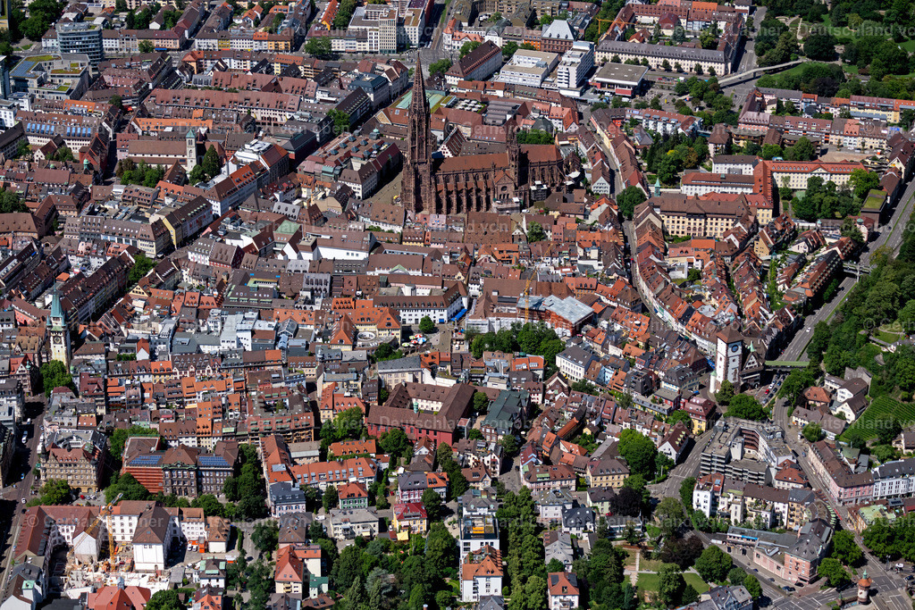 4033092 | ALTSTADT 30.06.2020 Stadtzentrum im Innenstadtbereich  in Altstadt im Bundesland Baden-Württemberg, Deutschland // The city center in the downtown area  in Altstadt in the state Baden-Wuerttemberg, Germany Foto: Gerhard Launer