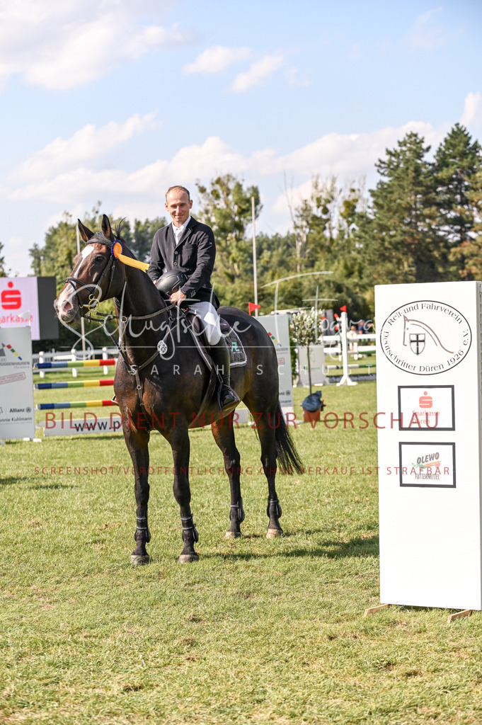 Schugtsche-Düren.2024-10.Springprf.M_-80 | Schugtsche Fotografie - Realisiert mit Pictrs.com