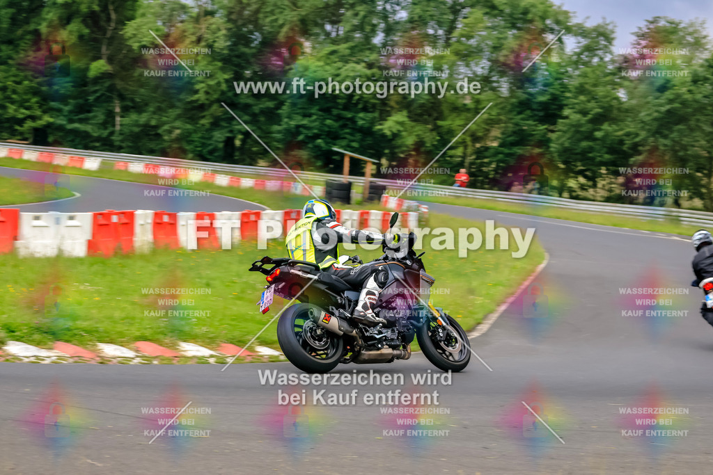 VBK-6411 | Hier findet Ihr Bilder von Touristenfahrten auf der Nürburgring Nordschleife oder von anderen Veranstaltungen die ich besucht habe. Viel Spass beim Durch Schauen 