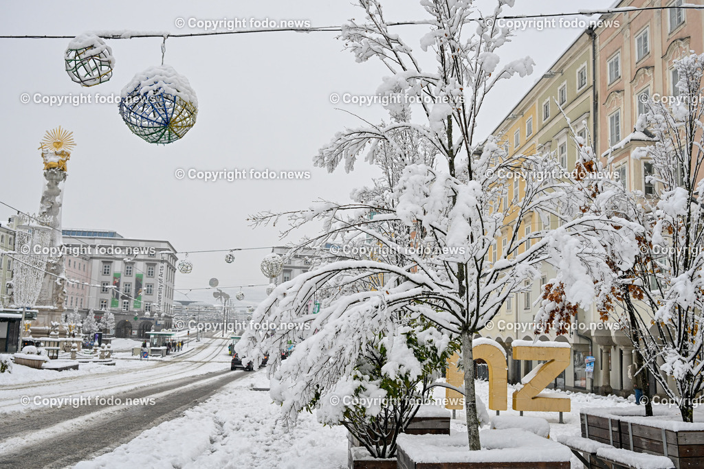 Linz_ Schnee_ 02.12.2023-13 | 02.12.2023, Linz, AUT, Schnee, im Bild Schneefall, Winter, Wintereinbruch, Weiss, Park, Schneefahrbahn, Neuschnee, Wahrzeichen, Hauptplatz
