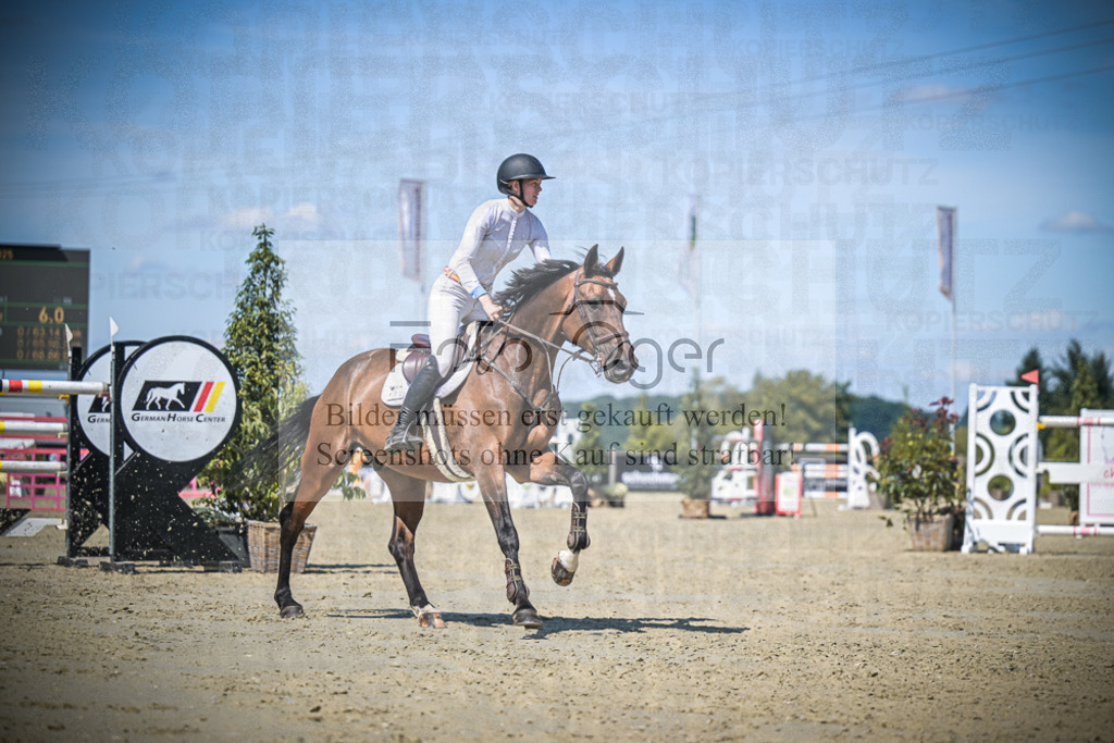 DOS_3724 | Entdecke hochwertige Reitturnierfotos von Foto Oger. Professionell, emotional und authentisch – jetzt Lieblingsmomente im Shop bestellen.Deutschlandweite Turnierfotografie. - Realisiert mit Pictrs.com