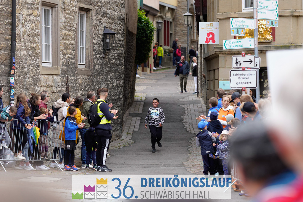 AOK Junior Cup 400m | 3Königslauf 2022 AOK Junior Cup 400m - Realisiert mit Pictrs.com