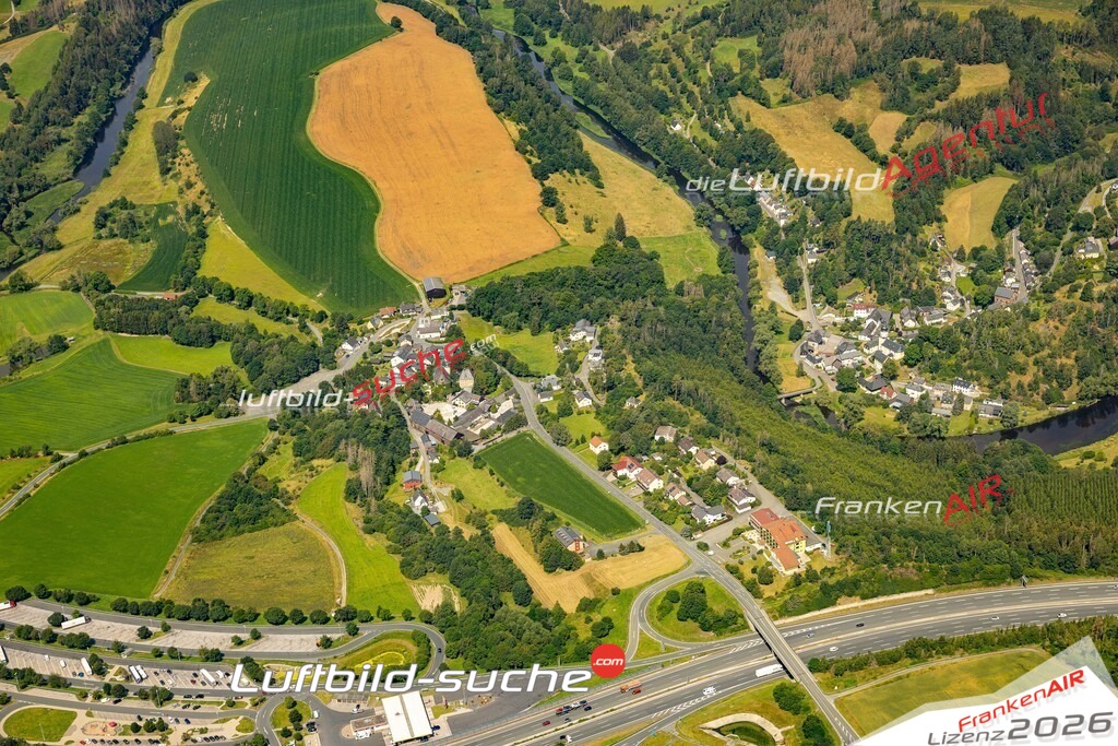Das Luftbild zeigt : Sparnberg Hirschberg - Die Luftaufnahme wurde 2024 vom UL-Flugzeug aus erstellt ( keine Drohne ) - Hochauflösende Luftaufnahme - Für grossformatige Ausdrucke geeignet. Die Geschenkidee !Mit Lizenz und Bildrechte bestellbar