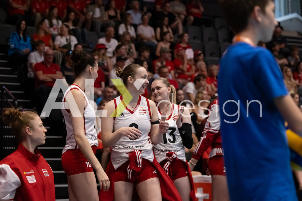 Austria v Switzerland - CEV European League Women | KRIENS, SWITZERLAND - JUNE 14: JULIA TRUNNER of Austria, LINA HINTEREGGER of Austria and JANA GÄRTNER of Austria during the CEV European League match between Austria and Switzerland at Pilatus Arena on June 14, 2026 in Kriens, Switzerland. - Realisiert mit Pictrs.com