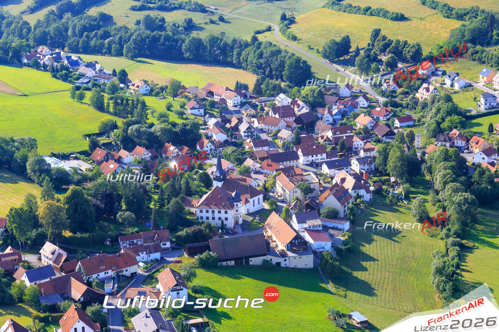 Die Luftaufnahme Tauschendorf - Kronach wurde vom UL-Flugzeug (keine Drohne) aus fotografiert.Hohe Druck- Auflösung-die Geschenkidee!