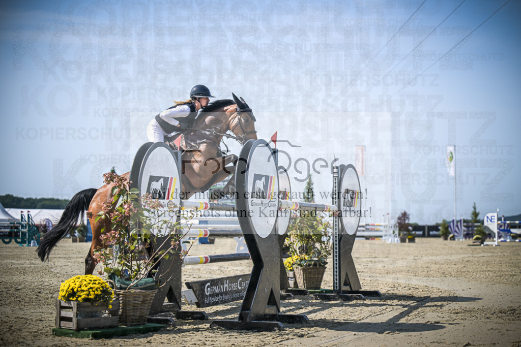 DOS_3990 | Entdecke hochwertige Reitturnierfotos von Foto Oger. Professionell, emotional und authentisch – jetzt Lieblingsmomente im Shop bestellen.Deutschlandweite Turnierfotografie. - Realisiert mit Pictrs.com