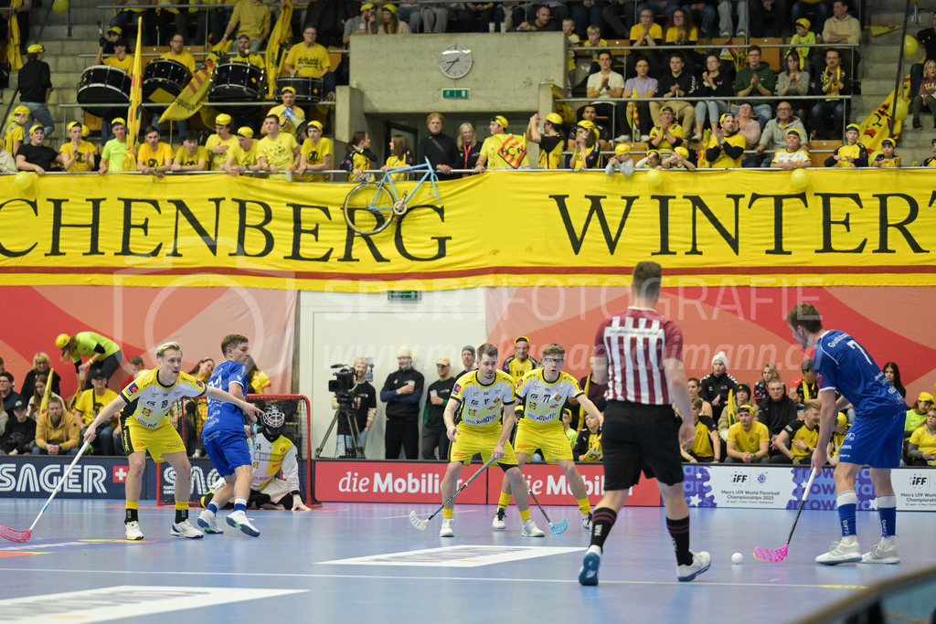 Zug United vs HC Rychenberg - 22. February 2025 | Zug United vs HC RychenbergSporthalle Wankdorf, BernNoah Püntener (#19 HC Rychenberg Winterthur), Nicolas Schüpbach (#54 HC Rychenberg Winterthur), Claudio Mutter (#13 HC Rychenberg Winterthur) und Nicola Hocevar (#77 HC Rychenberg Winterthur) verteidigen.Bild: Sportfotografie Markus Aeschimann | www.markus-aeschimann.ch - Realisiert mit Pictrs.com