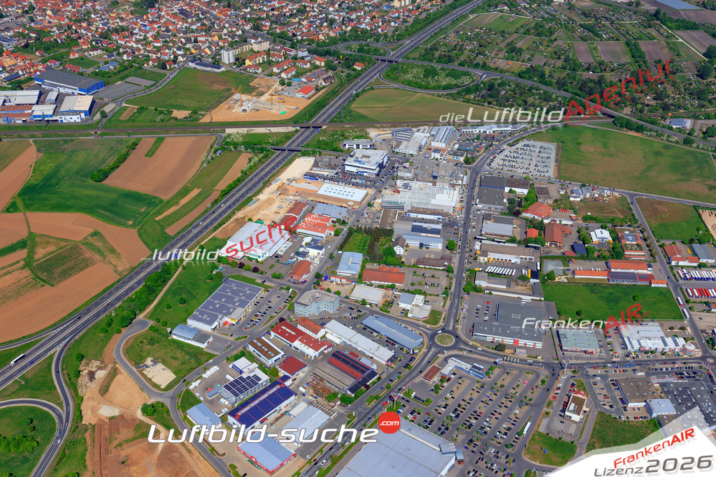 Die Luftbildaufnahme Hafen - Hallstadt wurde 2018 mittels Flugzeug (keine Drohne) erstellt. Perfekte Schärfe und Druck- Auflösung- Garantiert!