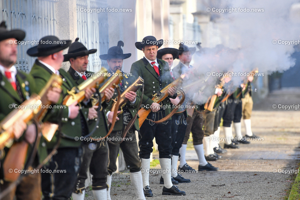 Aperschnalzen 2023_ Neujahrschnalzen_ Turmblaeser_ Promenade_ Landhaus Linz_ 01.01.2023-34 | 01.01.2023, Promenade Linz, AUT, Landhaus im Bild Neujahrschnalzen 2023, Turmblaeser, Prangerschuetzen, Trachtenverein Altstaedter Bauerngmoa, Prangerschuetzen Aurach am Hongar