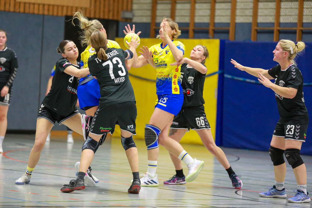 SVN_TvVoerde_021124_069 | Bildergalerie von Sport-Ereignissen aber auch von weiteren spannenden Dingen - nicht nur vom Niederrhein. In Anlehnung an den bekannten Spruch von Hanns Dieter Hüsch heißt das Motto: "Niederrhein ist überall".  - Realisiert mit Pictrs.com