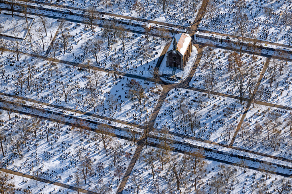 4043240 | Kapelle im winterlichen Hauptfriedhof Würzburg