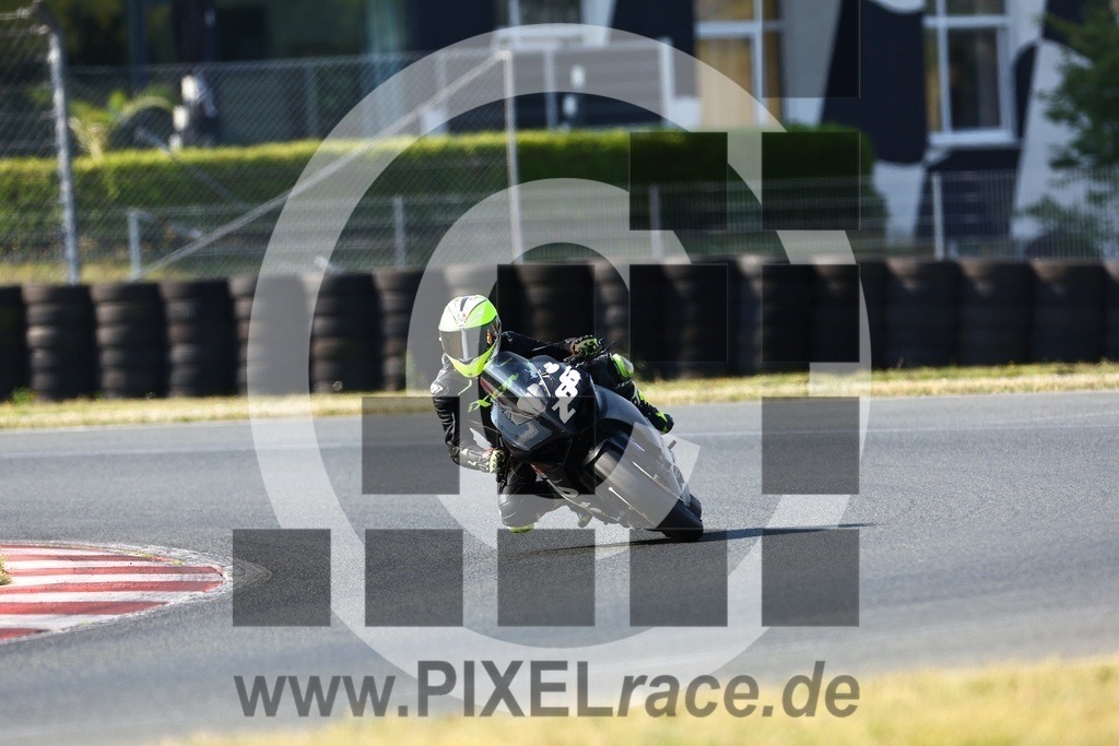 0266-20240720_00545 | Schöne Erinnerungen an spannende Momente - das festzuhalten ist unser Job. PIXELrace.de ist seit 2003 auf den Rennstrecken Europas unterwegs um die Action draußen beim Fahren und die wunderbare Stimmung imm Fahrerlager für euch einzufangen.