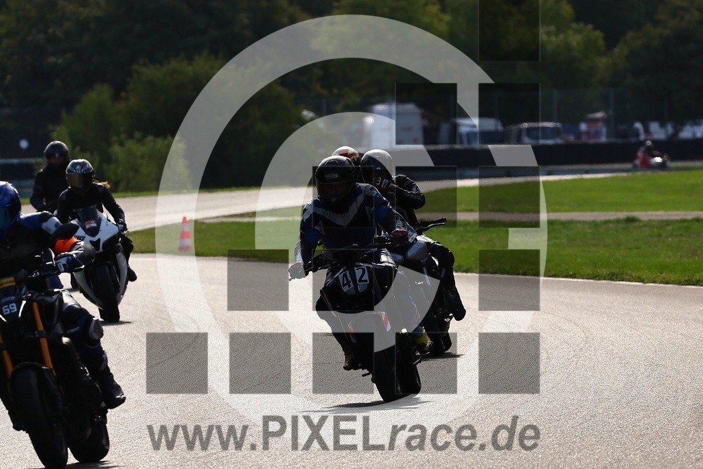 0042-20260902_01757 | Schöne Erinnerungen an spannende Momente - das festzuhalten ist unser Job. PIXELrace.de ist seit 2003 auf den Rennstrecken Europas unterwegs um die Action draußen beim Fahren und die wunderbare Stimmung imm Fahrerlager für euch einzufangen.