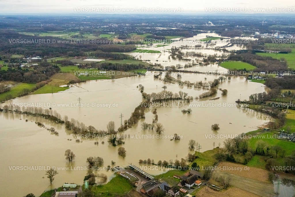 Luenen231204581Lippe | Luftbild vom Hochwasser der Lippe, Weihnachtshochwasser 2023, Fluss Lippe tritt nach starken Regenfällen über die Ufer, Überschwemmungsgebiet NSG Lippeaue Selm, Bäume im Wasser, Lippe, Waltrop, Ruhrgebiet, Nordrhein-Westfalen, Deutschland