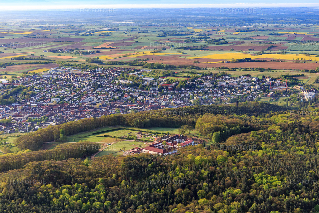 Luftbild: Kloster Liebfrauenberg aus Nordwesten in Bad Bergzabern im Bundesland Rheinland-Pfalz in Deutschland. Foto: IMG_113762.jpg vom 29.04.2019 durch Werner Riehm/FLY-FOTO.de