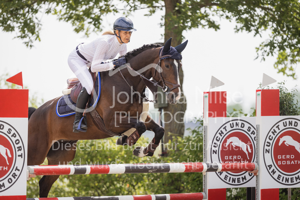 230616_Lemwerder_Springpf-M-748 | Deine schönsten Turniermomente als professionelle Fotos! Entdecke hochwertige Pferdesport-Fotografie im Online-Shop. Jetzt Fotos finden & bestellen!