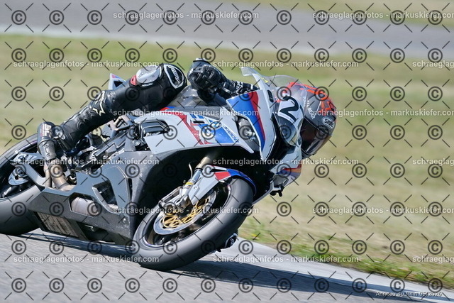 26BT02-0571 | markuskiefer.com - Realisiert mit Pictrs.com