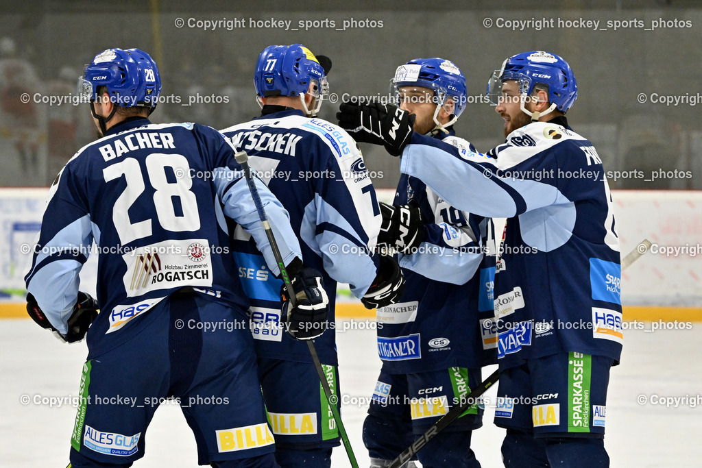 ESV FERLACH vs. ESC SOCCERZONE STEINDORF | Jubel ESC Steindorf Mannschaft, #28 Bacher Stefan ESC Steindorf, #77 Wuntschek Manuel ESC Steindorf, #19 Friedrich Lukas ESC Steindorf, #61 Friedrich Daniel ESC Steindorf, ESV FERLACH vs. ESC SOCCERZONE STEINDORF, ESV FERLACH vs. ESC SOCCERZONE STEINDORF am 22.11.2024 in Ferlach (Eishalle Ferlach ), Austria, (Photo by Bernd Stefan)