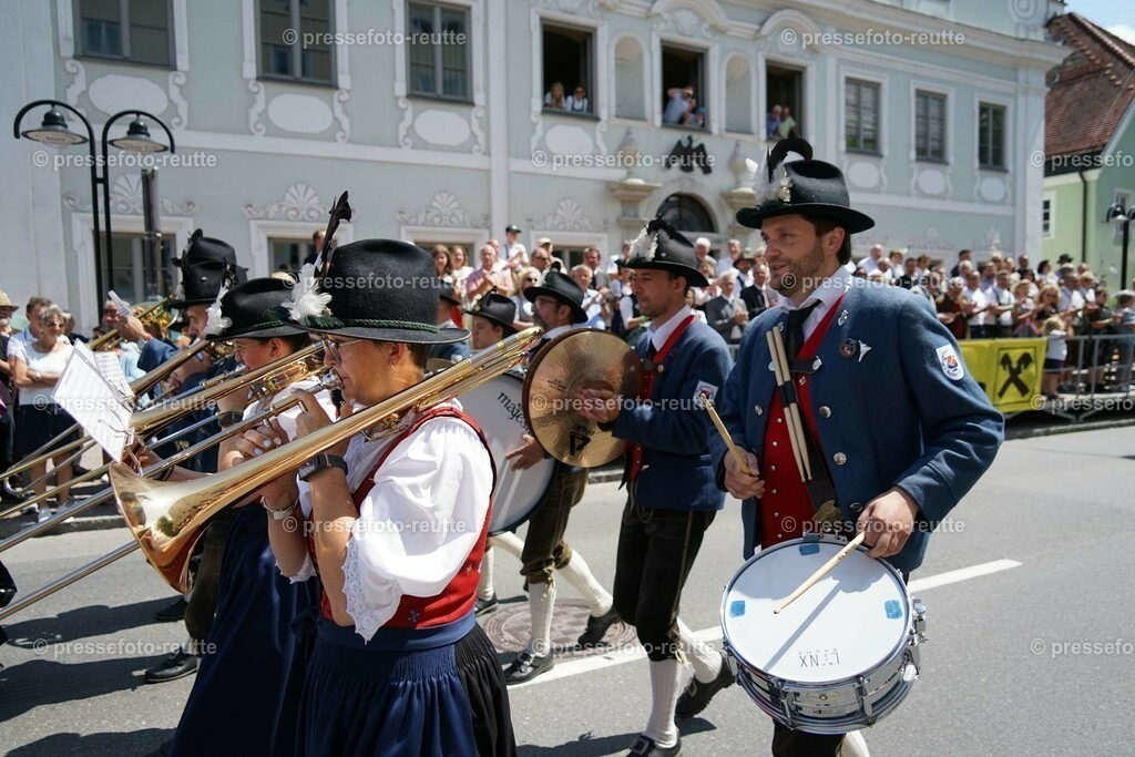 19e-HOLZGAU-Bundesmusikfest-2023-Juni16-Reutte-DSC06597 | Info aus dem Bezirk Reutte/Ausserfern Tirol sowie eine umfangreiche Bilddatenbank über die gesamte Region: Lechtal, Talkessel Reutte, Tannheimertal, Zwischentoren. Lech, Plansee, Zugspitze, Grenztunnel, B179, Fernpassstraße, Verkehr, Lawinen, Tradition, - Realisiert mit Pictrs.com