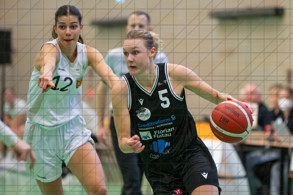 2. DBBL Nord 25/26 | Spieltag 04 | BBC Osnabrück vs. TuS Lichterfelde | 12.10.25: 2. DBBL Nord 25/26 | Spieltag 04 | BBC Osnabrück vs. TuS Lichterfelde / Osnabrück / Deutschland  //   CREDIT:www.bullenfotos.de, Martin König, Hörner Weg 40, D-49078 Osnabrück, +4917663732967 // Nutzung und Weitergabe nur zu den vereinbarten Zwecken. Presseanfragen an Ersteller. Alle Rechte beim Ersteller. Honorierung nach MFM. - Realisiert mit Pictrs.com